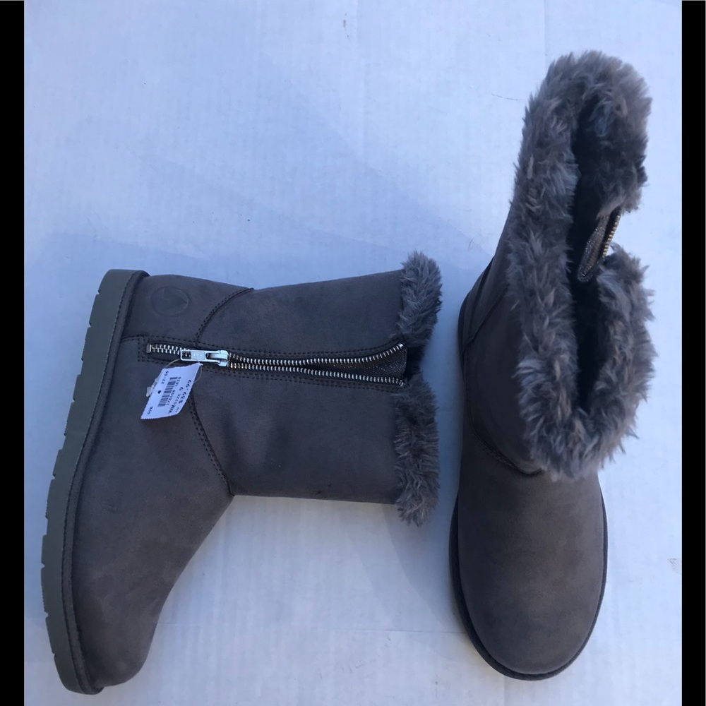 AIRWALK WOMEN’S PRIM COZY GRAY FAUX SUEDE BOOTS